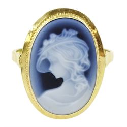 18ct gold Italian blue agate cameo ring, depicting a lady in a wide brimmed hat, stamped 750