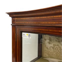 Edwardian inlaid mahogany serpentine display cabinet, projecting cornice over satinwood banding and stringing, enclosed by two glazed serpentine doors with panels to base, raised on square tapering supports with spade feet