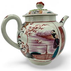 18th century Worcester porcelain teapot, of globular form hand painted in  polychrome enamels with the 'Boy at the Window' pattern, the reverse with a Chinese family greeting a tradesman, flower knop handle, H16cm 