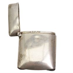 Engine turned silver cigarette case London 1946, plain silver cigarette case and a silver vesta case (3)