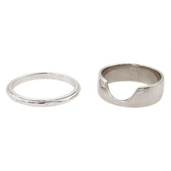18ct white gold band and a 14ct gold white gold band