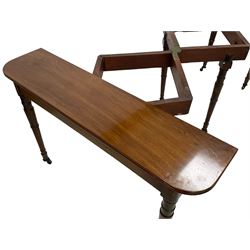 Regency mahogany extending dining table, rectangular moulded top with rounded corners, pull-out concertina action with four additional leaves, on eight ring turned supports with brass castors 