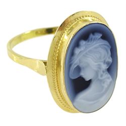 18ct gold Italian blue agate cameo ring, depicting a lady in a wide brimmed hat, stamped 750