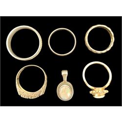 9ct gold and silver jewellery, comprising 9ct gold opal ring, 9ct gold band ring, silver Celtic design ring, silver wavy band ring, silver garnet ring and opal pendant (6)