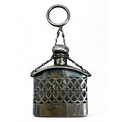 George V silver scent flask, the glass scent flask housed within a pierced silver frame, with hinged cover and suspended from a ring, hallmarked G E Walton & Co Ltd, Birmingham 1911, H5.5cm