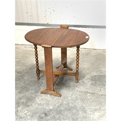 Early 20th century oak oval occasional table with a folding oval top 